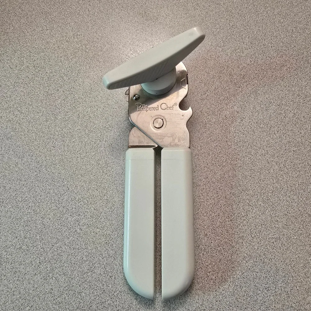 Pampered Chef #2758 Safety Smooth Edge Can Opener White Manual Retired